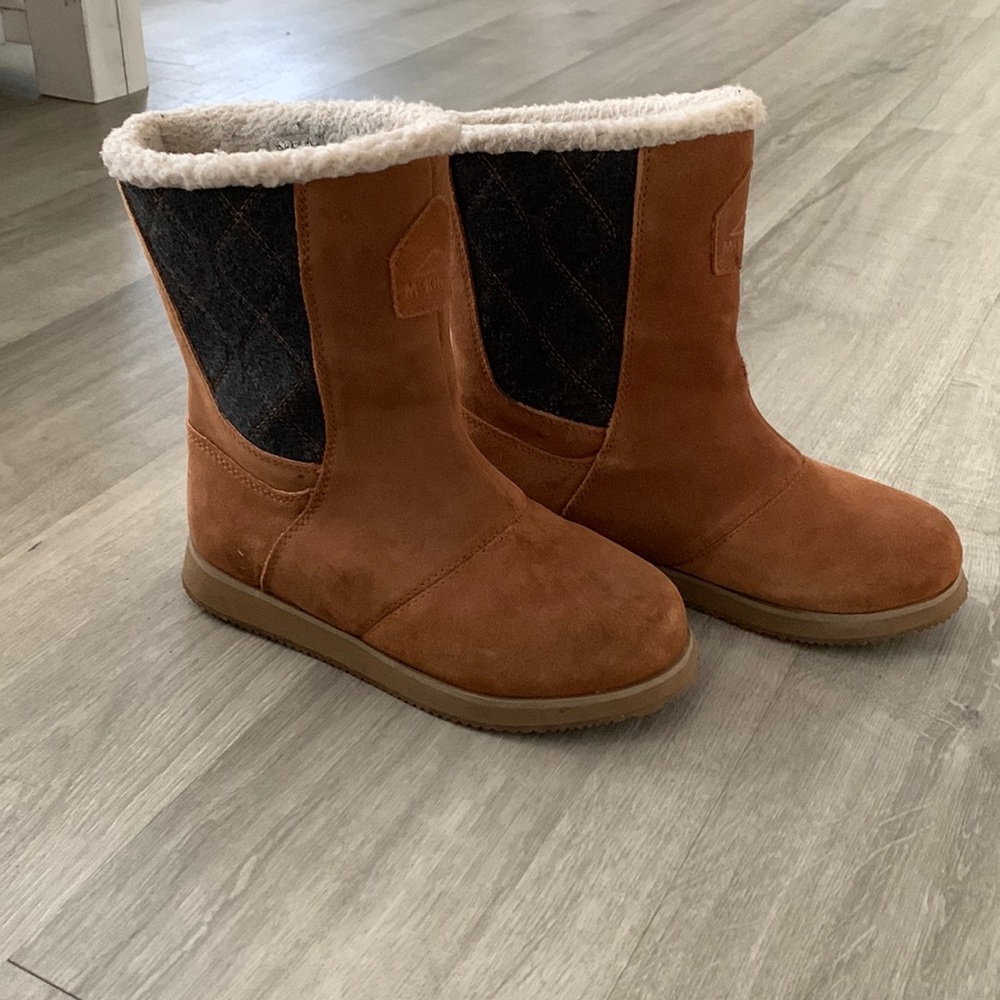 Womens size 8 Mckinley Boots